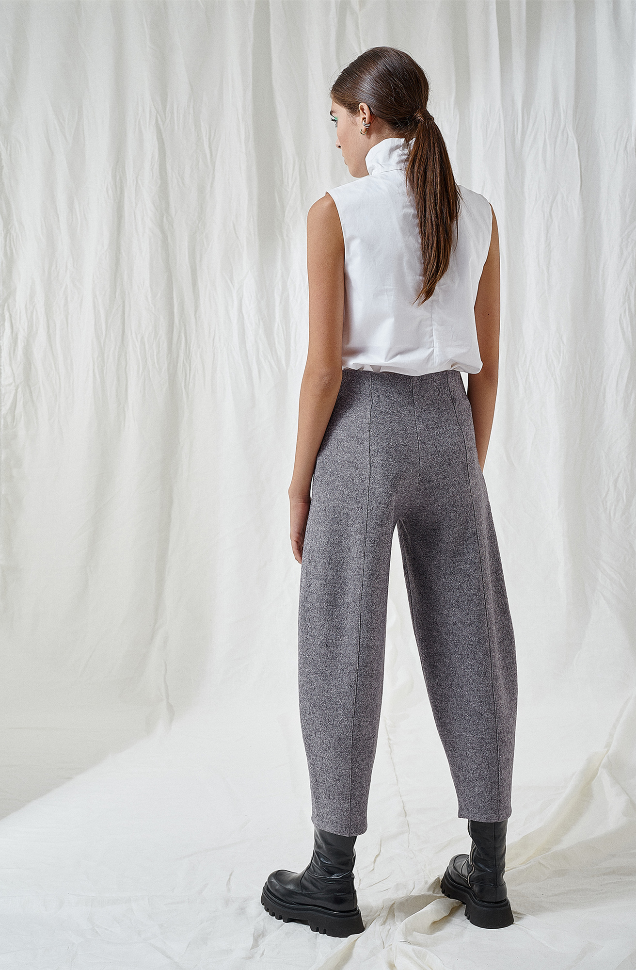RELAXED-FIT-CROPPED-TROUSERS